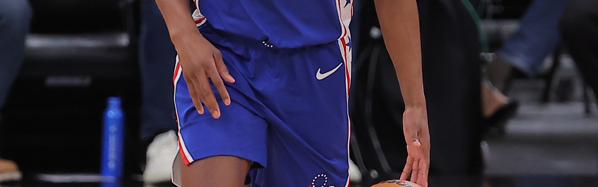 华体会官网-抢板很积极投篮得加强！埃奇库姆半场10中3拿到7分9板3助1帽