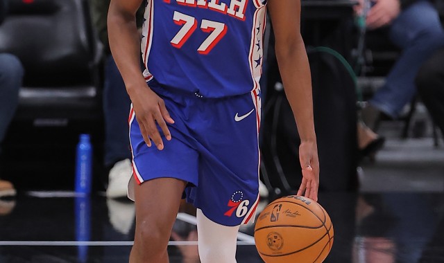 华体会官网-抢板很积极投篮得加强！埃奇库姆半场10中3拿到7分9板3助1帽